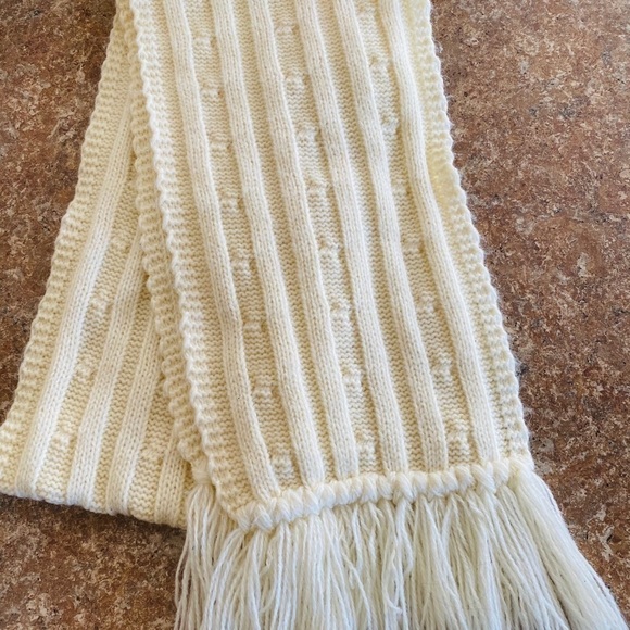 Cable knit winter white scarf. 59”L without fringe 7”W Look gorgeous and warm.
C - Picture 4 of 4